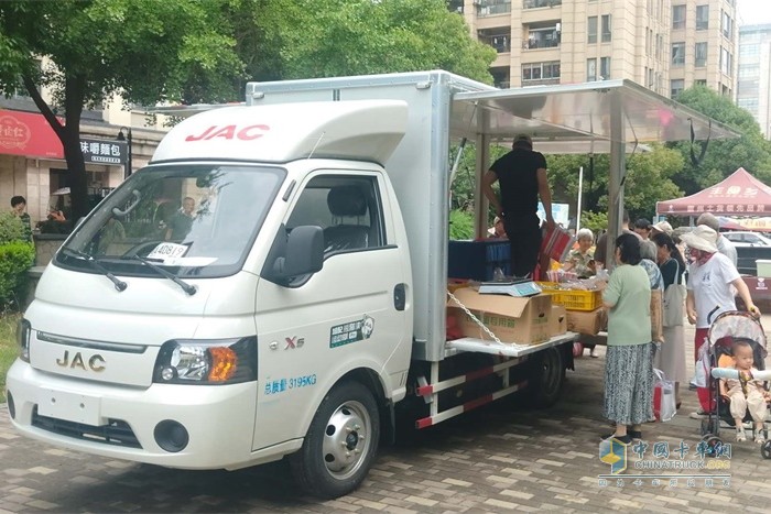 購(gòu)買人群絡(luò)繹不絕