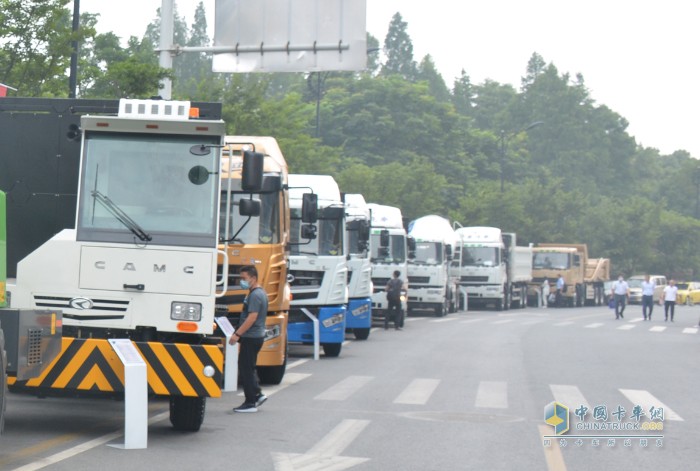 7月下旬，華菱星馬強(qiáng)勢推8款純電動(換電)車型