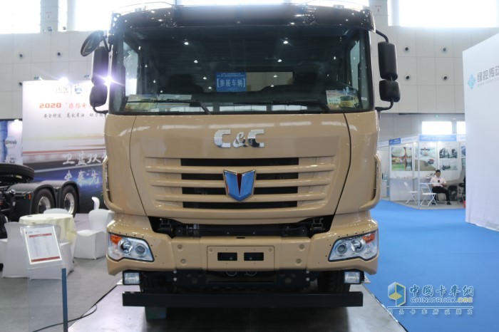 聯(lián)合卡車(chē)8×4純電動(dòng)自卸車(chē)