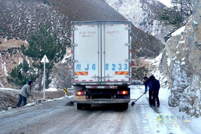 鑼響 掛車 牽引車