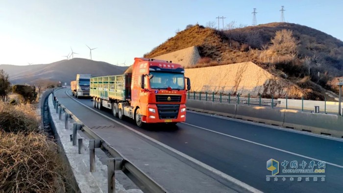 鑼響 掛車 牽引車