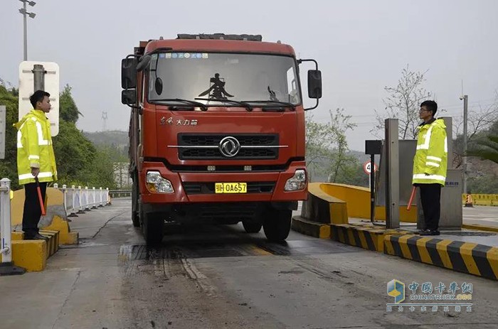 道路交通,右側(cè)行駛,中重型貨車(chē)