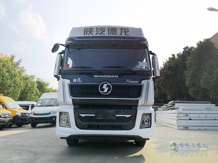 陜汽德龍X5000醫(yī)療車