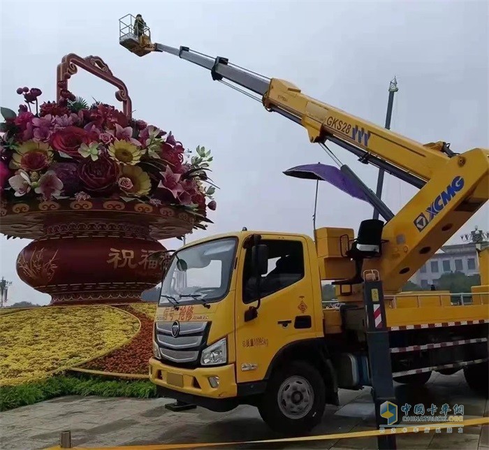 搭建任務(wù)中的歐馬可高空作業(yè)車(chē)