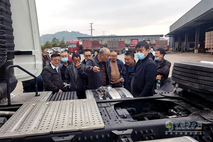 引導(dǎo)客戶開展實(shí)車靜態(tài)品鑒