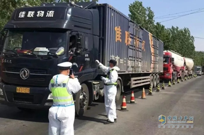 山東省交通運(yùn)輸廳 跟隨大貨車 體驗(yàn)暗訪行動(dòng)