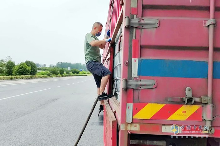 弘康環(huán)保 車用尿素 關愛卡友 老司機