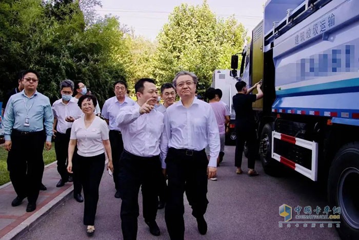 河北省委常委、唐山市委書記武衛(wèi)東專程參觀解放氫能產(chǎn)品