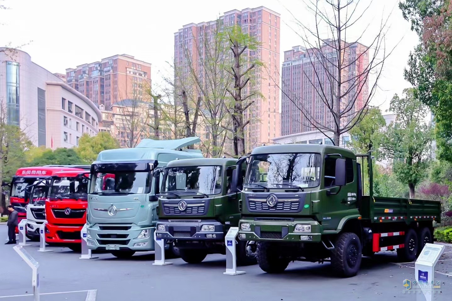 首屆中國商用車論壇盛大開幕，東風(fēng)商用車與同行共商發(fā)展大計