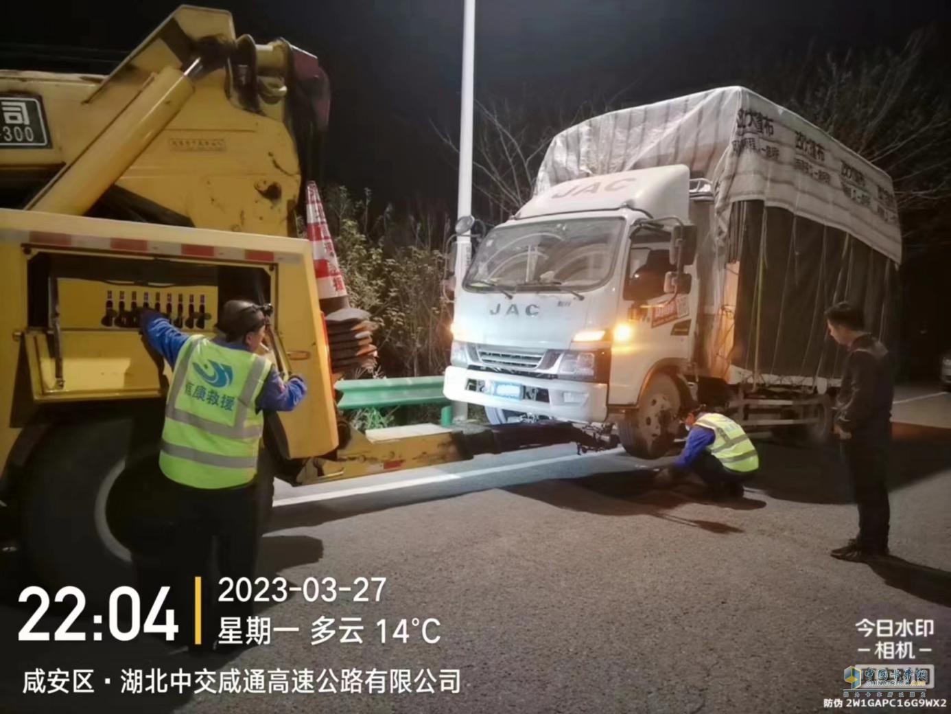 深夜救援、跟車維修，江淮1卡1號服務是卡友運輸?shù)馁N心保障