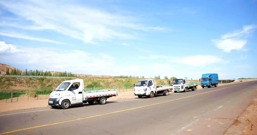 飛碟汽車“三高試驗團(tuán)隊”征戰(zhàn)吐魯番