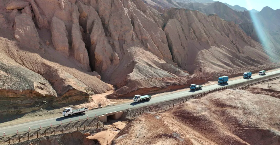 飛碟汽車“三高試驗團(tuán)隊”征戰(zhàn)吐魯番