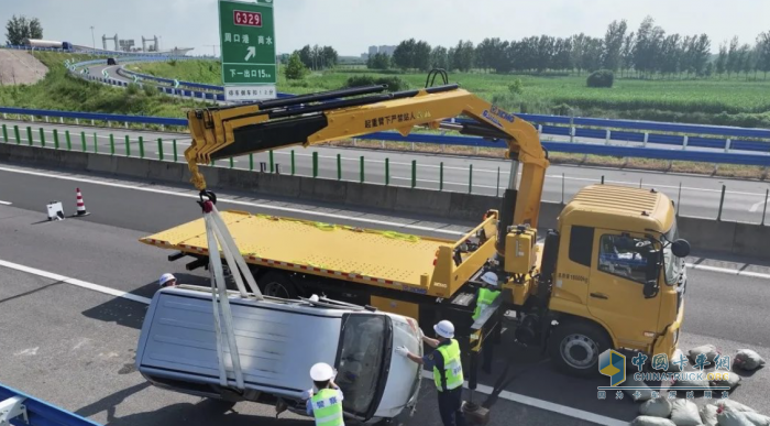 徐工平板清障車，演繹一“機(jī)”救援