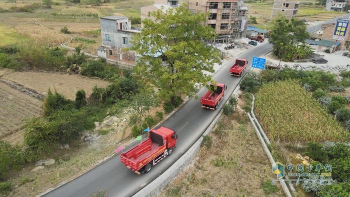 城鄉(xiāng)基建進(jìn)行時(shí) 上汽紅巖杰豹C6自卸車為用戶提供一體化解決方案