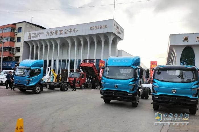 飛碟汽車燃油車4月推介會火爆全國 遍地開花！