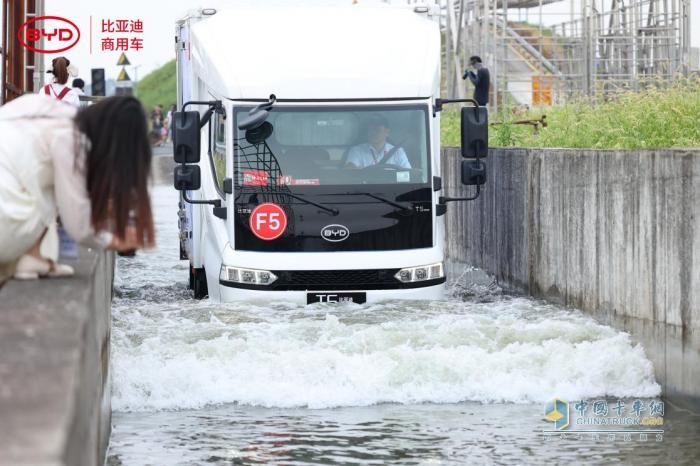 實力制勝！比亞迪T5攬獲第九屆新能源物流車挑戰(zhàn)賽九項大獎