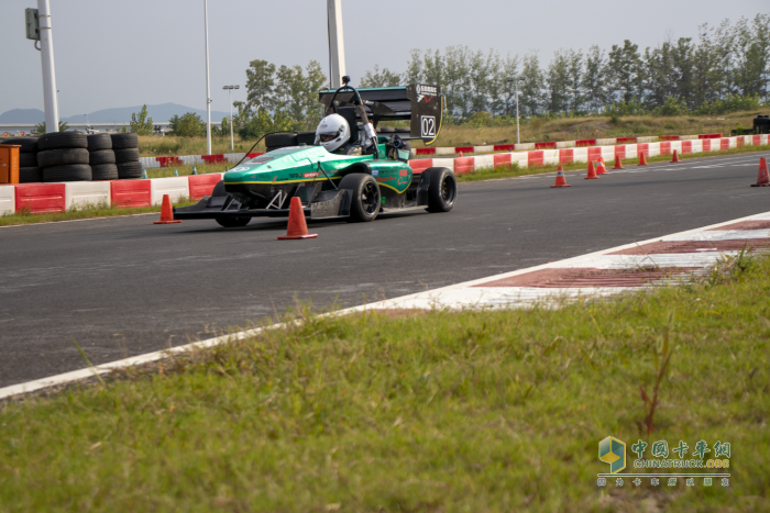 東風(fēng)HUAT車隊(duì)再展風(fēng)采 榮戰(zhàn)2023中國大學(xué)生方程式汽車大賽!