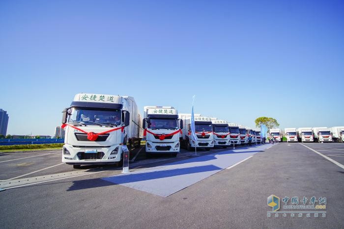 東風(fēng)天龍KL氫燃料牽引車