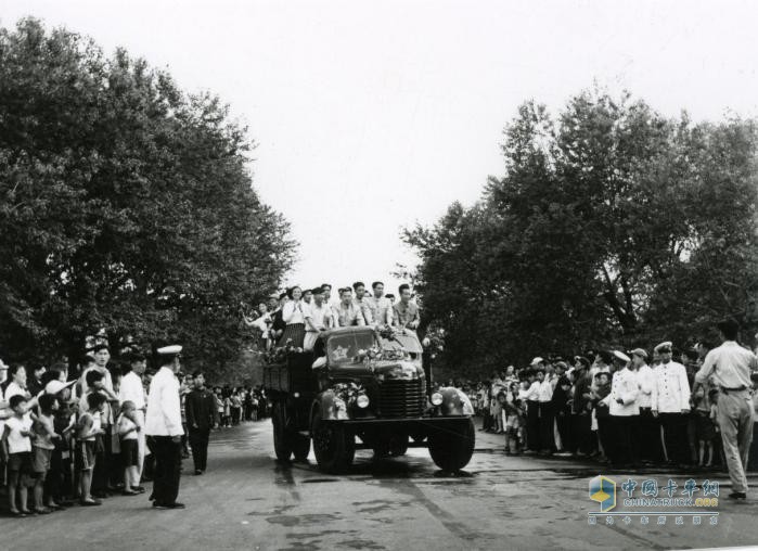 新中國(guó)汽車(chē)工業(yè)“零的突破”——解放CA10誕生記