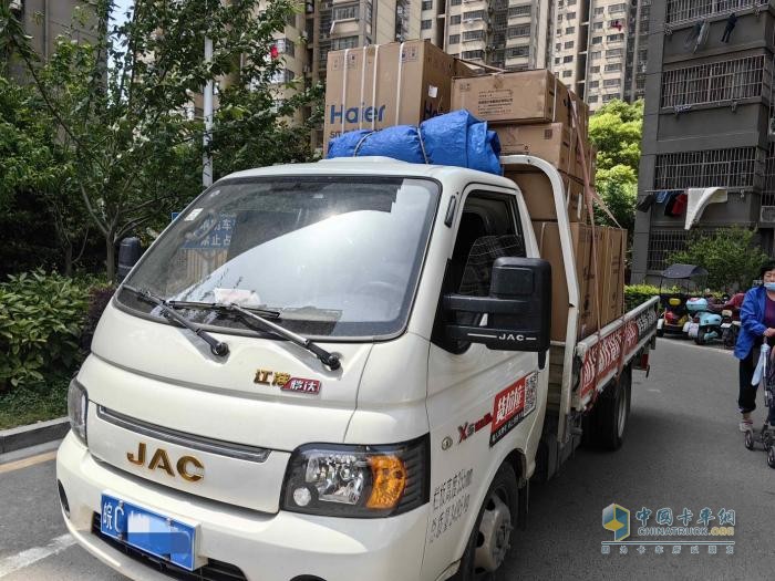 中年夫妻做建材瓷磚運輸 開江淮1卡愷達創(chuàng)造幸福生活