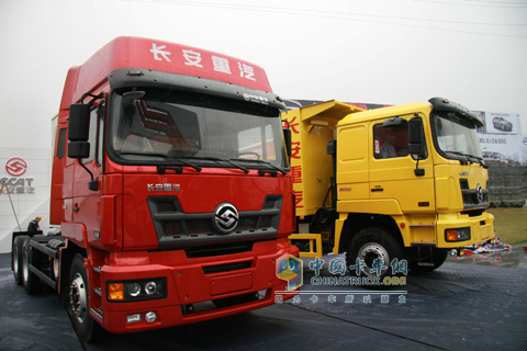 長安重汽6x4LNG牽引車