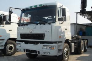 華菱重卡 重載型 375馬力 6X4 國(guó)五牽引車(HN4250B43C4M5)