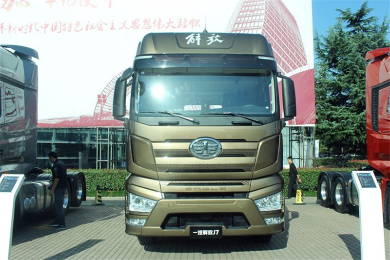 一汽解放 J7重卡 豪華型 550馬力 4X2 國五AMT自動擋牽引車(CA4180P77K25E5)