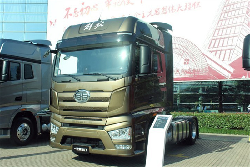 一汽解放 J7重卡 豪華型 550馬力 4X2 國五AMT自動擋牽引車(CA4180P77K25E5)