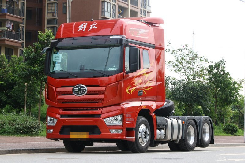 一汽解放 J7重卡 550馬力 6X2R 國五AMT自動擋牽引車(CA4250P77K25T2E5)