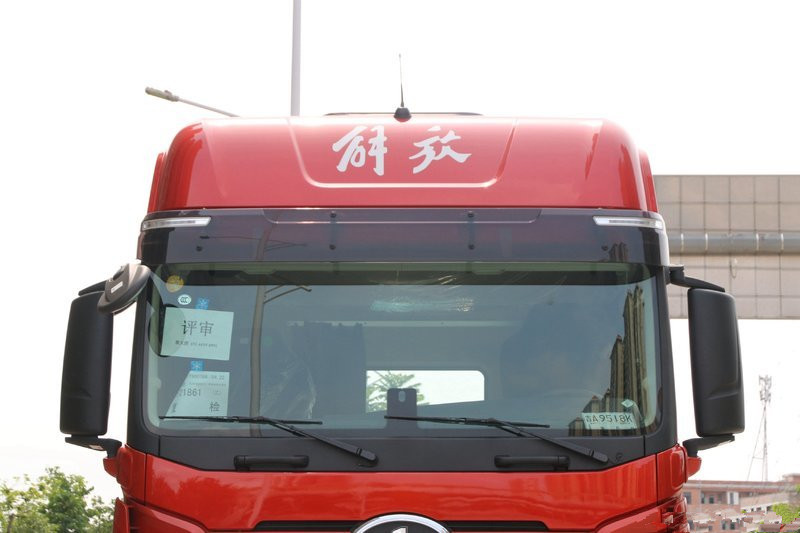 一汽解放 J7重卡 550馬力 6X2R 國五AMT自動擋牽引車(CA4250P77K25T2E5)