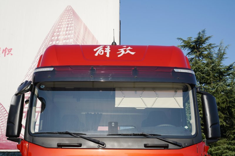 一汽解放 J7重卡 豪華型 550馬力 6X4 國五AMT自動擋牽引車(火焰紅)(CA4250P77K25T1E5)