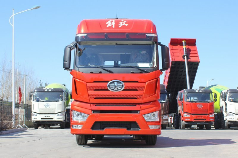 一汽解放 J7重卡 春晚定制版 550馬力 6X4 國(guó)五牽引車(CA4250P77K25T1E5)