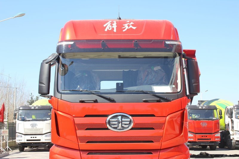 一汽解放 J7重卡 春晚定制版 550馬力 6X4 國(guó)五牽引車(CA4250P77K25T1E5)