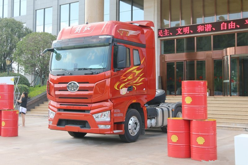 一汽解放 J7重卡 550馬力 6X4 國五牽引車(CA4250P77K25T1E5)