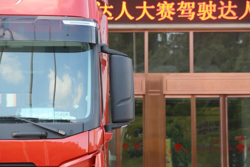 一汽解放 J7重卡 550馬力 6X4 國五牽引車(CA4250P77K25T1E5)