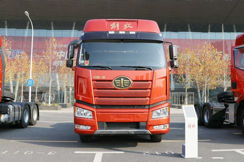 一汽解放 新J6P重卡 領(lǐng)航版2.0 四季款 560馬力 6X4 國(guó)六 牽引車(CA4250P66K25T1E6)