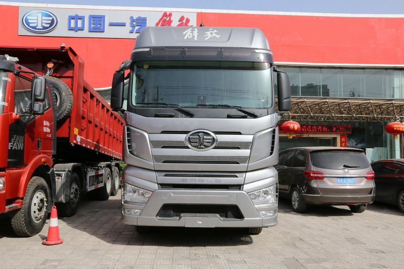 一汽解放 J7重卡 四季款 550馬力 6X4 國五 牽引車(12擋)(CA4250P77K25T1E5)